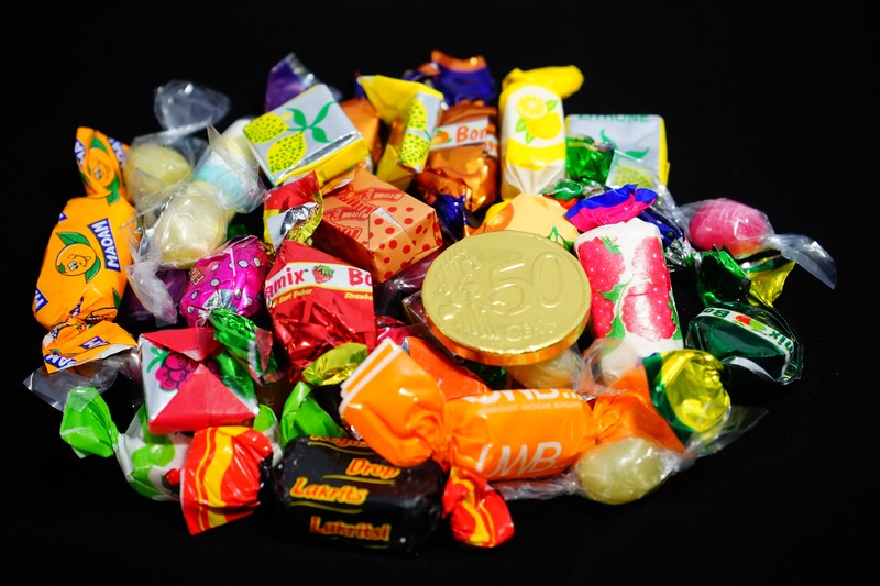 Гадость в фантике: Роскачество назвало конфеты, которые ни в коем случае нельзя покупать на Пасху