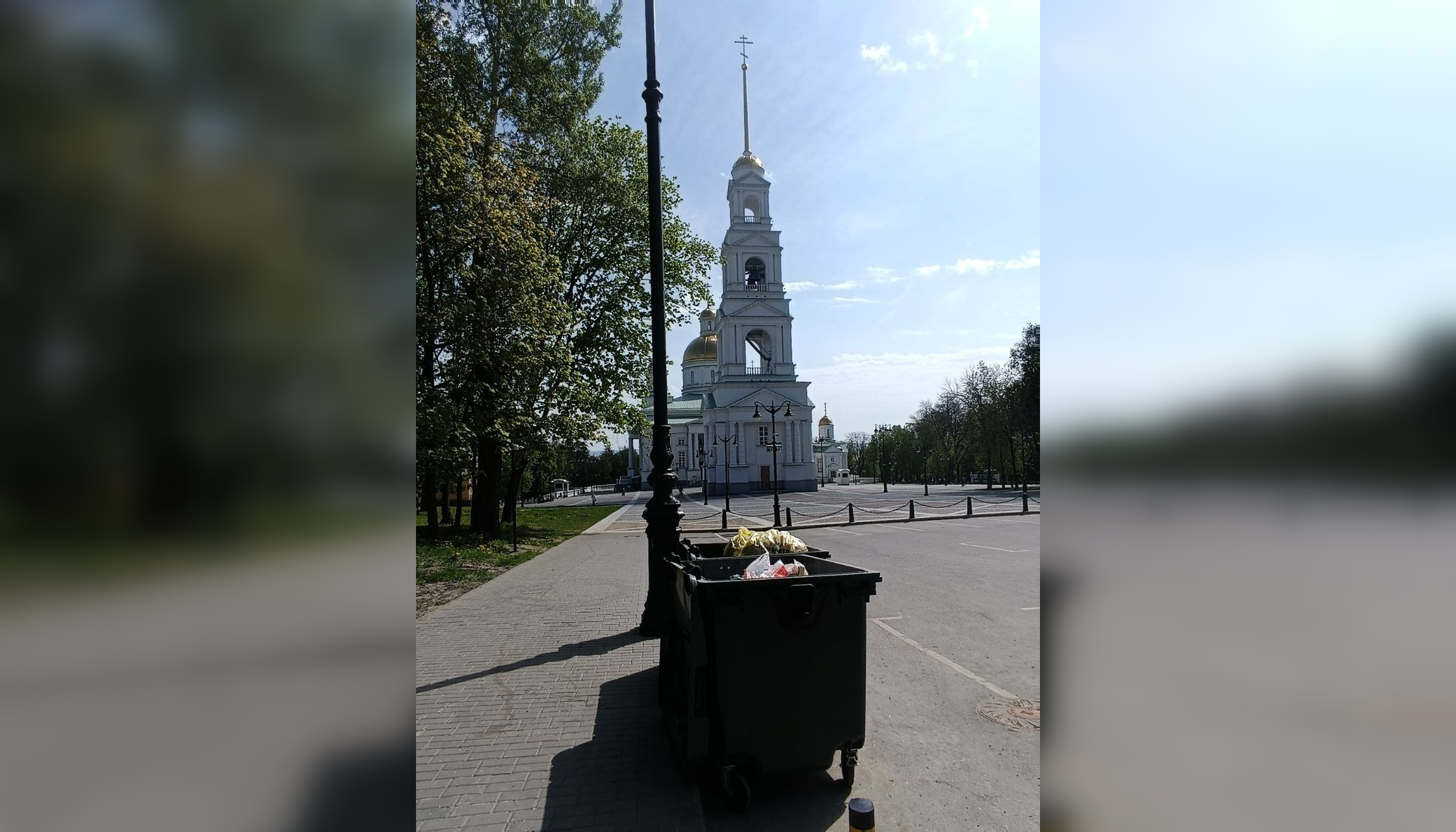 Туристы оценили баки с мусором на Соборной площади в Пензе