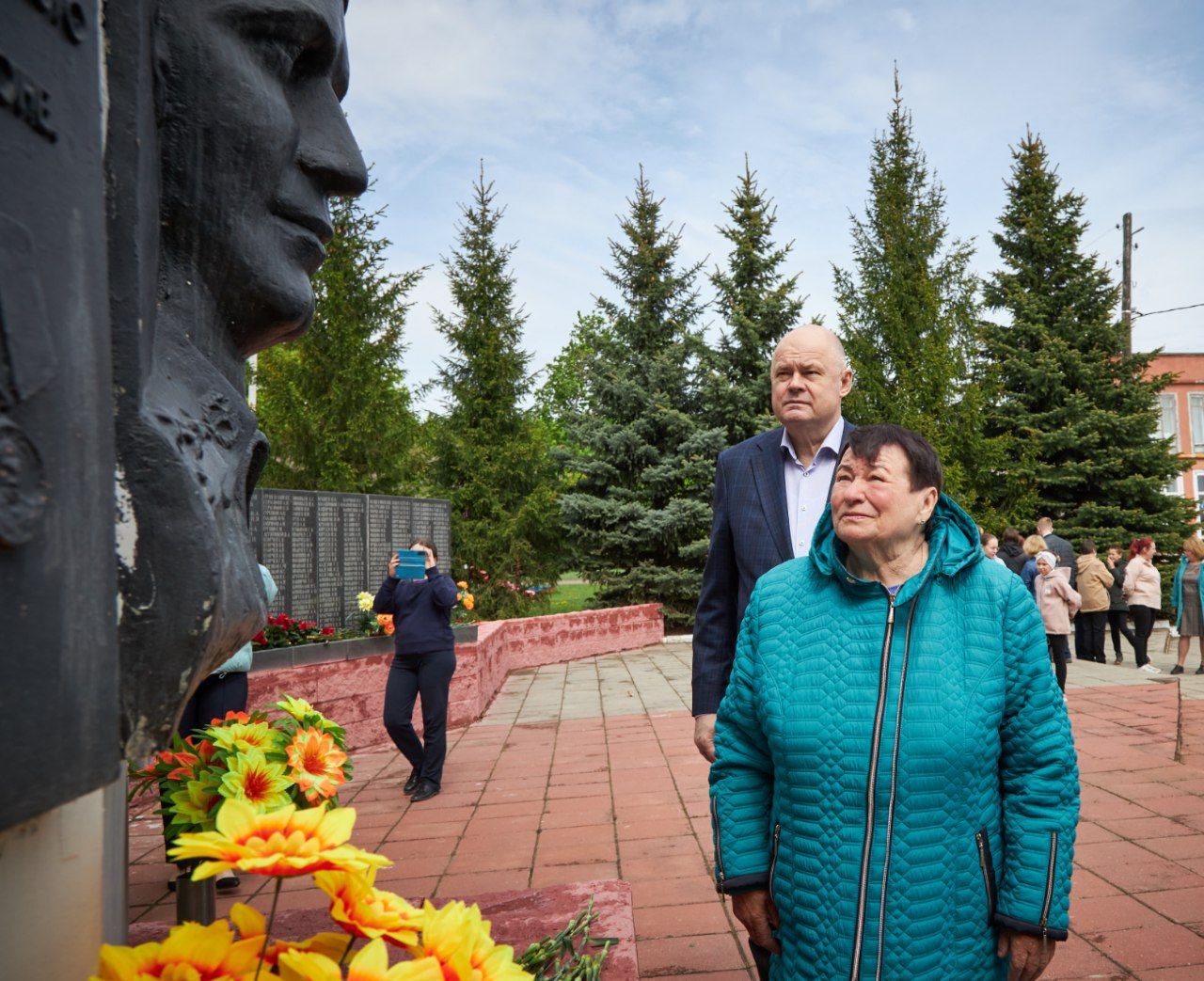 Вадим Супиков посетил Пензенский район, чтобы поздравить маму Героя России