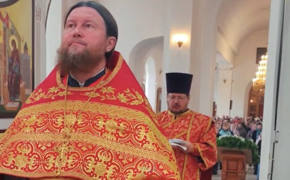 Пензенский священник Алексей Горшков совершил Пасхальное поминовение усопших в Петропавловском храме