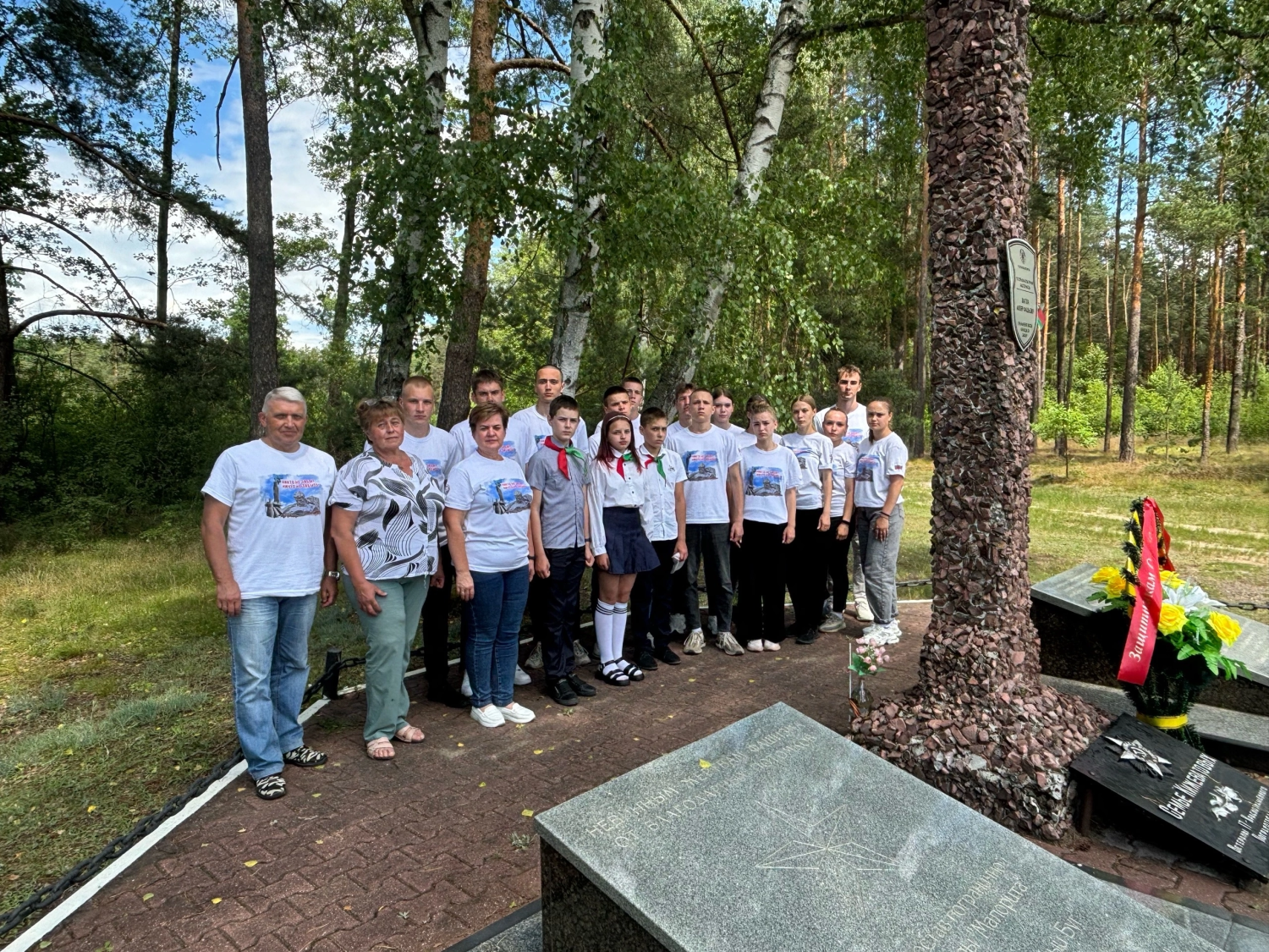 Пензенцы в Брестской области посетили мемориал семье Андрея Кижеватова
