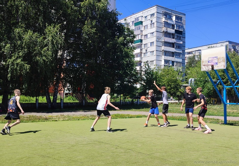 В Пензе прошли соревнования по стритболу среди школьных и дворовых команд