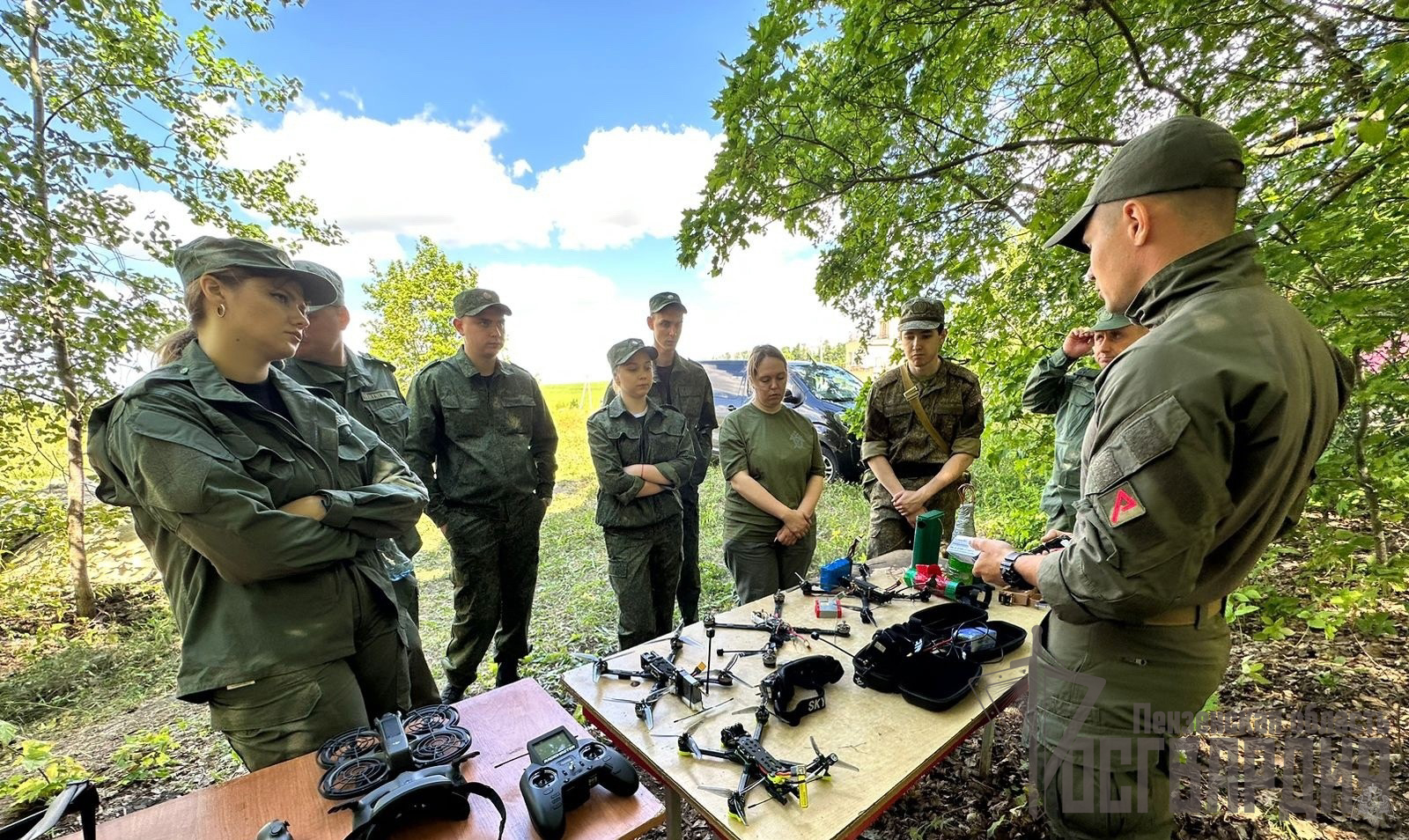 В Пензенской области росгвардейцы научили следователей управлять дронами