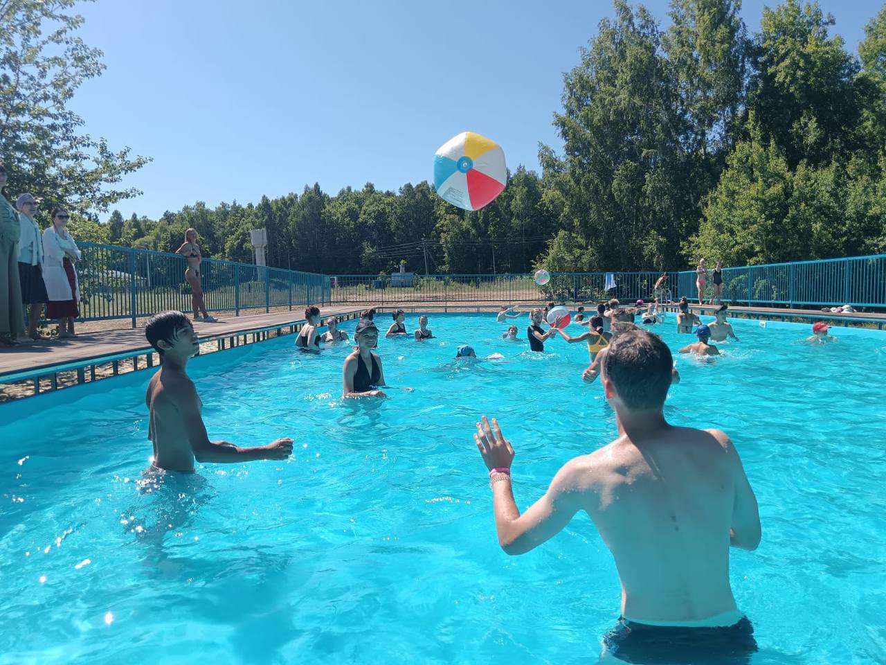 Александр Басенко рассказал об открытии бассейна в лагере "Юность"