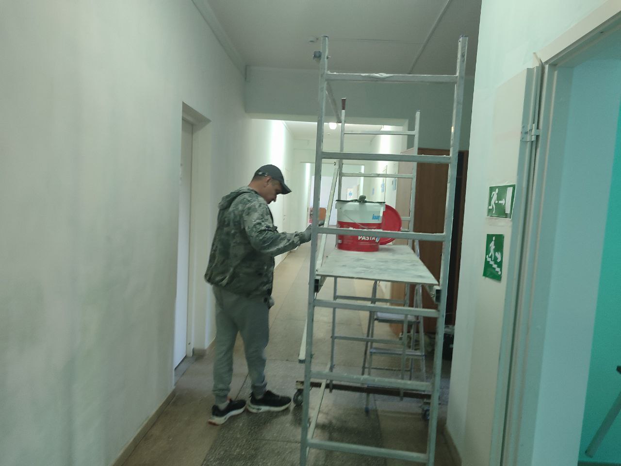 В Пензе в микрорайоне "Шуист" рабочие приступили к обновлению здания детской поликлиники