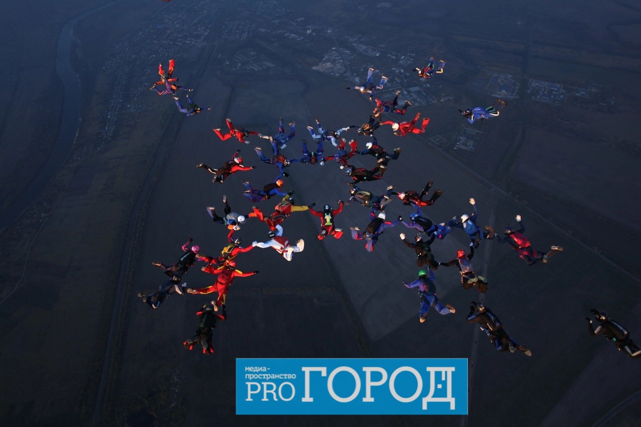 За плечами пензенского инструктора по парашютному спорту Сергея Ковалева почти 2 тысячи прыжков
