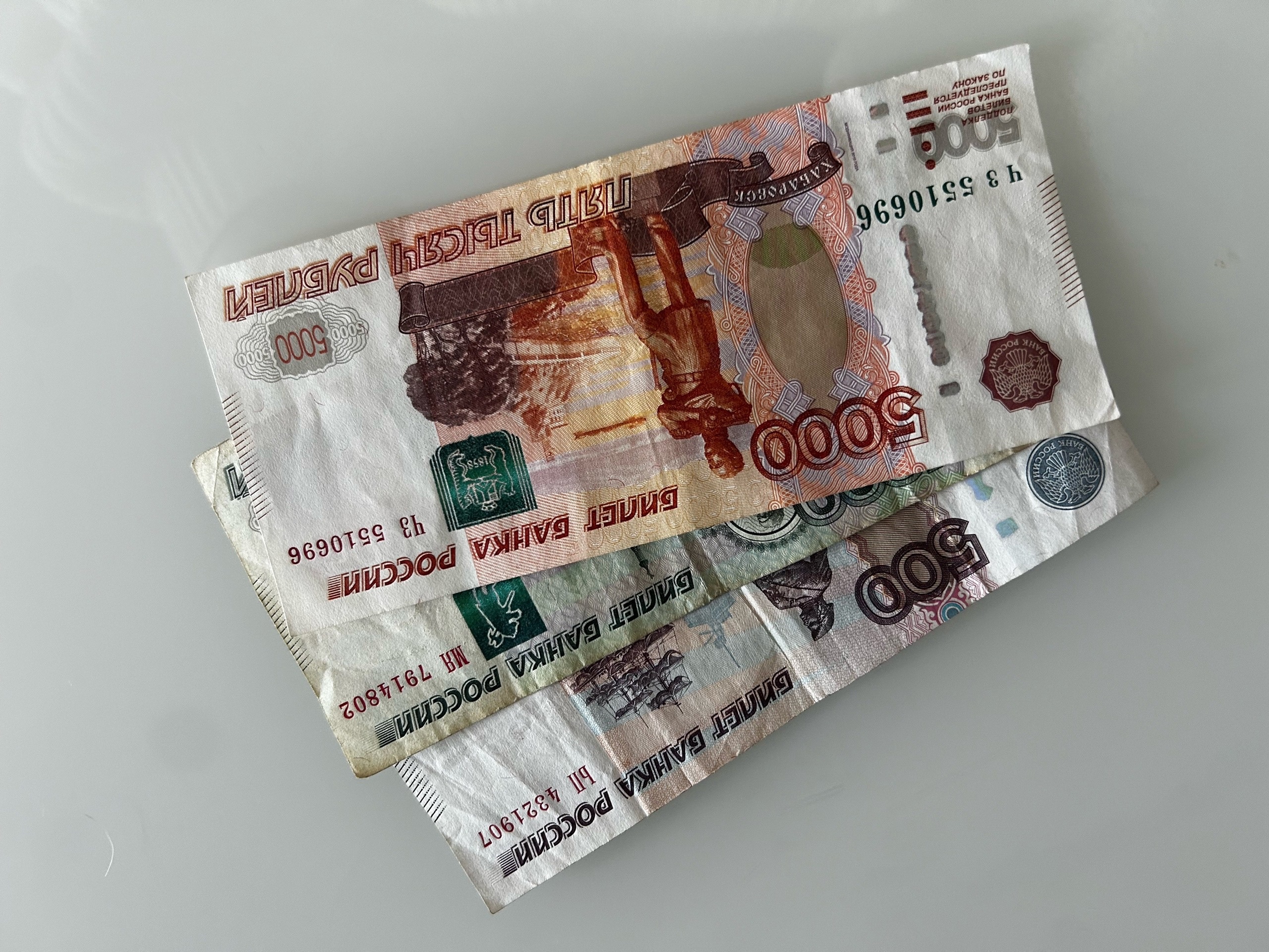 "Превратятся в фантики": касается абсолютно всех, у кого есть банкноты 1000 и 5000 рублей. Готовьтесь 