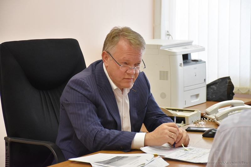 Александр Басенко поручил ответственным лицам решить проблемы граждан