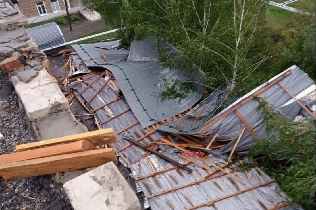 Почти 20 млн рублей выделено на ремонт пострадавших из-за урагана корпусов больницы в Земетчино 