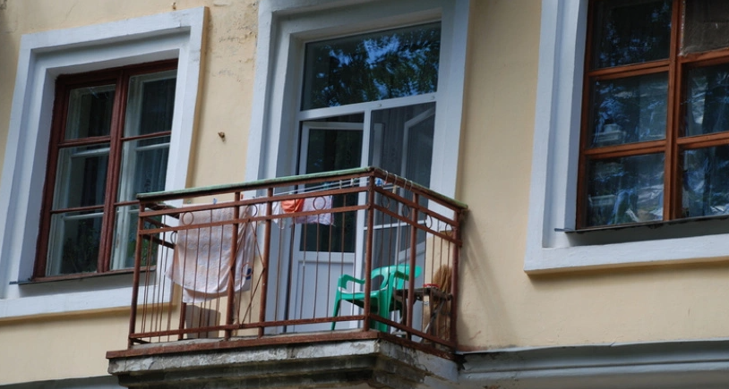 С 8 августа застекленные балконы будут под запретом: их придется снять и не разрешат сделать заново