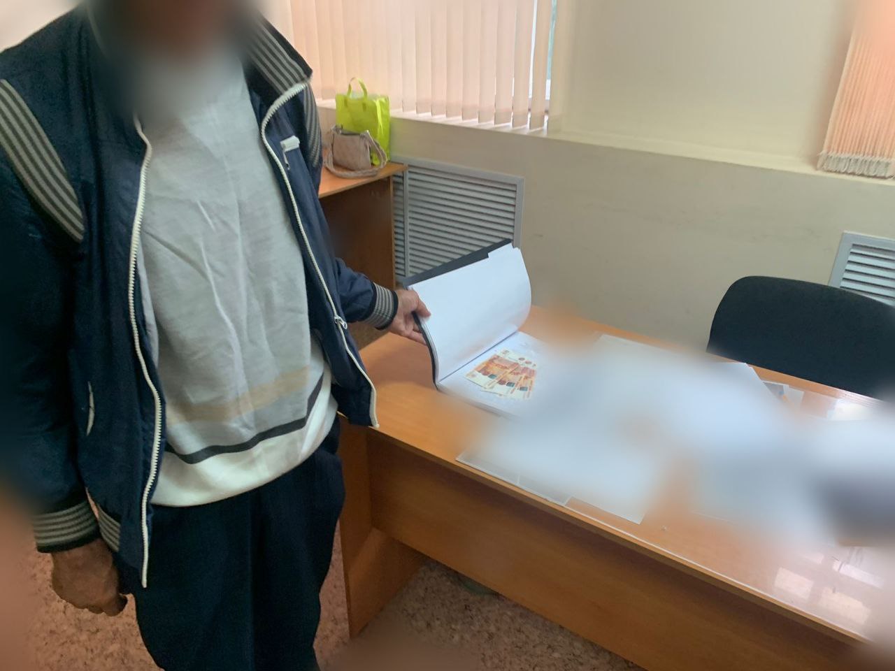 Гражданин Молдовы пытался дать взятку сотрудникам полиции в Пензе