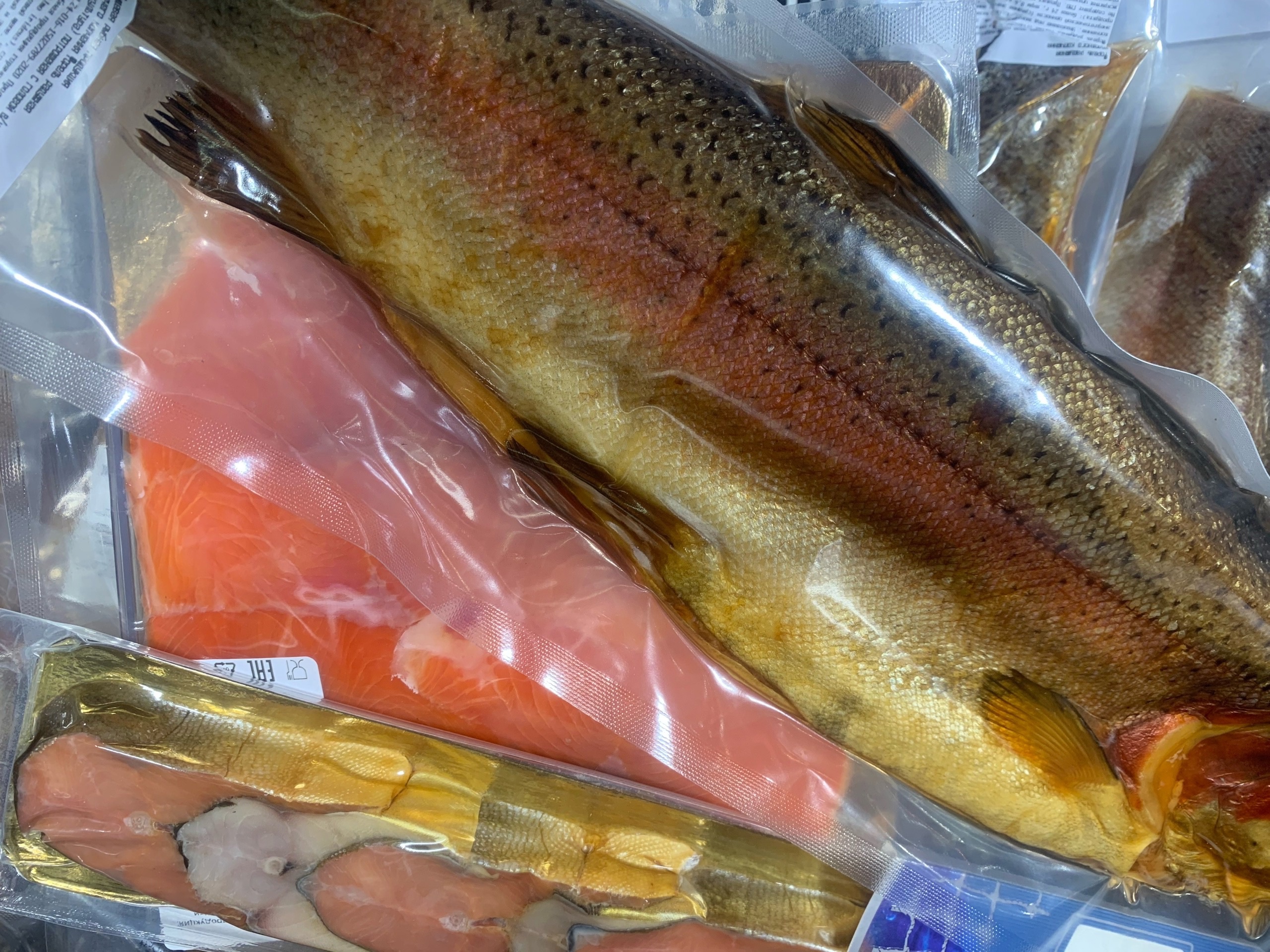 В Роскачестве объяснили, как выбрать лучшую красную рыбу: вкуснее, дешевле и полезней икры