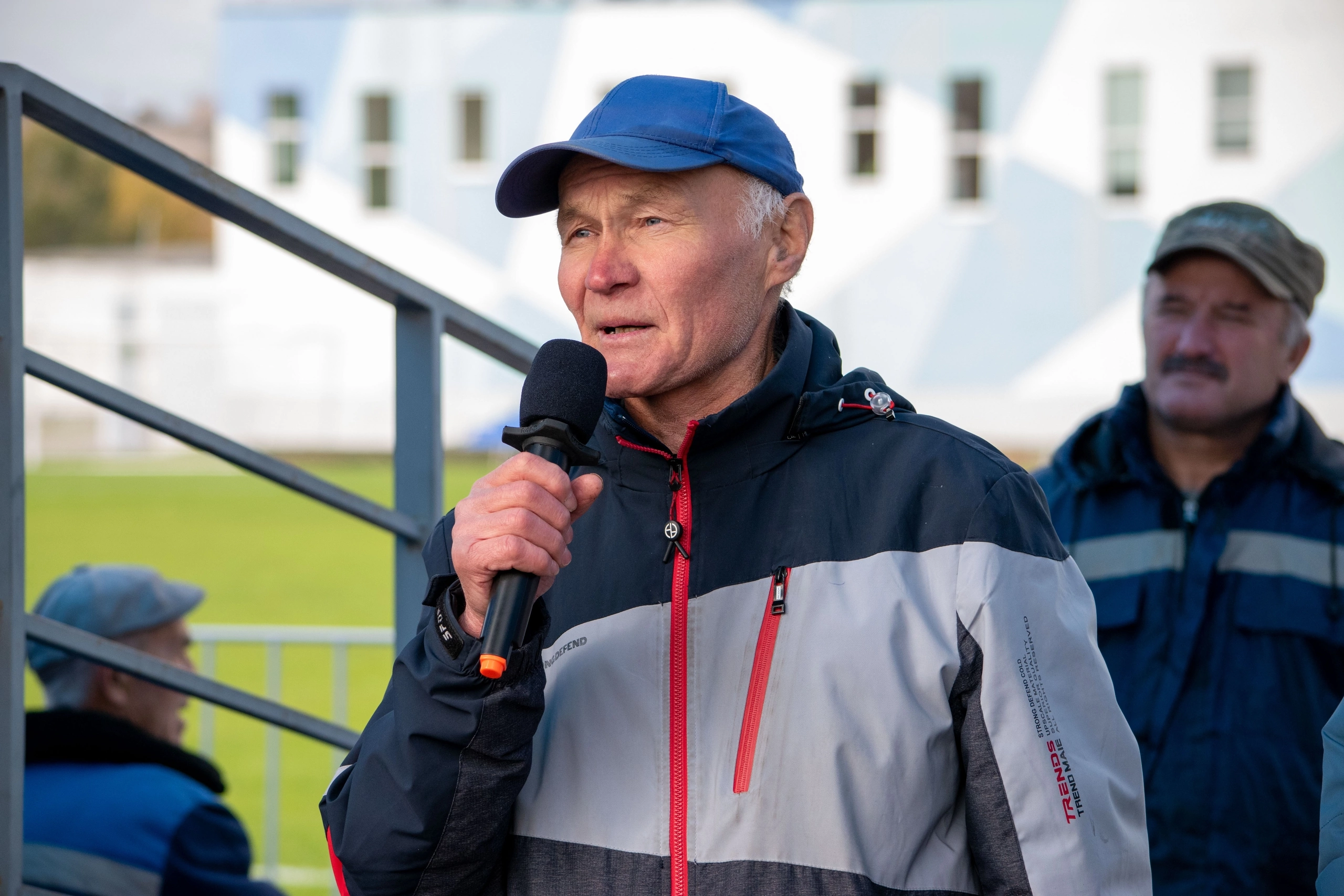 Пензенский чиновник пишет стихи и играет в футбол