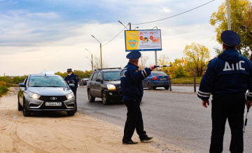 Какой поворотник включать на круговом движении. Разбор ПДД и частых ошибок 