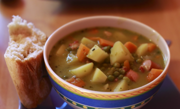 Гороховый суп по-советски. Секреты приготовления из книги 1952 года 