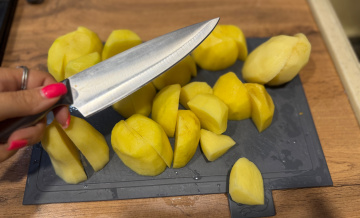 Секрет идеальной печёной картошки: хрустящая корочка и кремовая мякоть. Пошаговый рецепт 