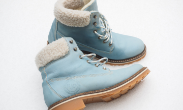 Как избавиться от запаха пота в обуви и от потливости ног с помощью недорогого аптечного средства 